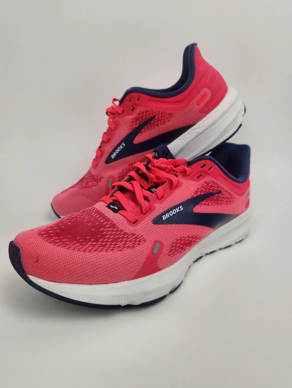 Brooks Launch 9 Women's Size 9 B Medium Coral Pink Navy White Running Shoes
